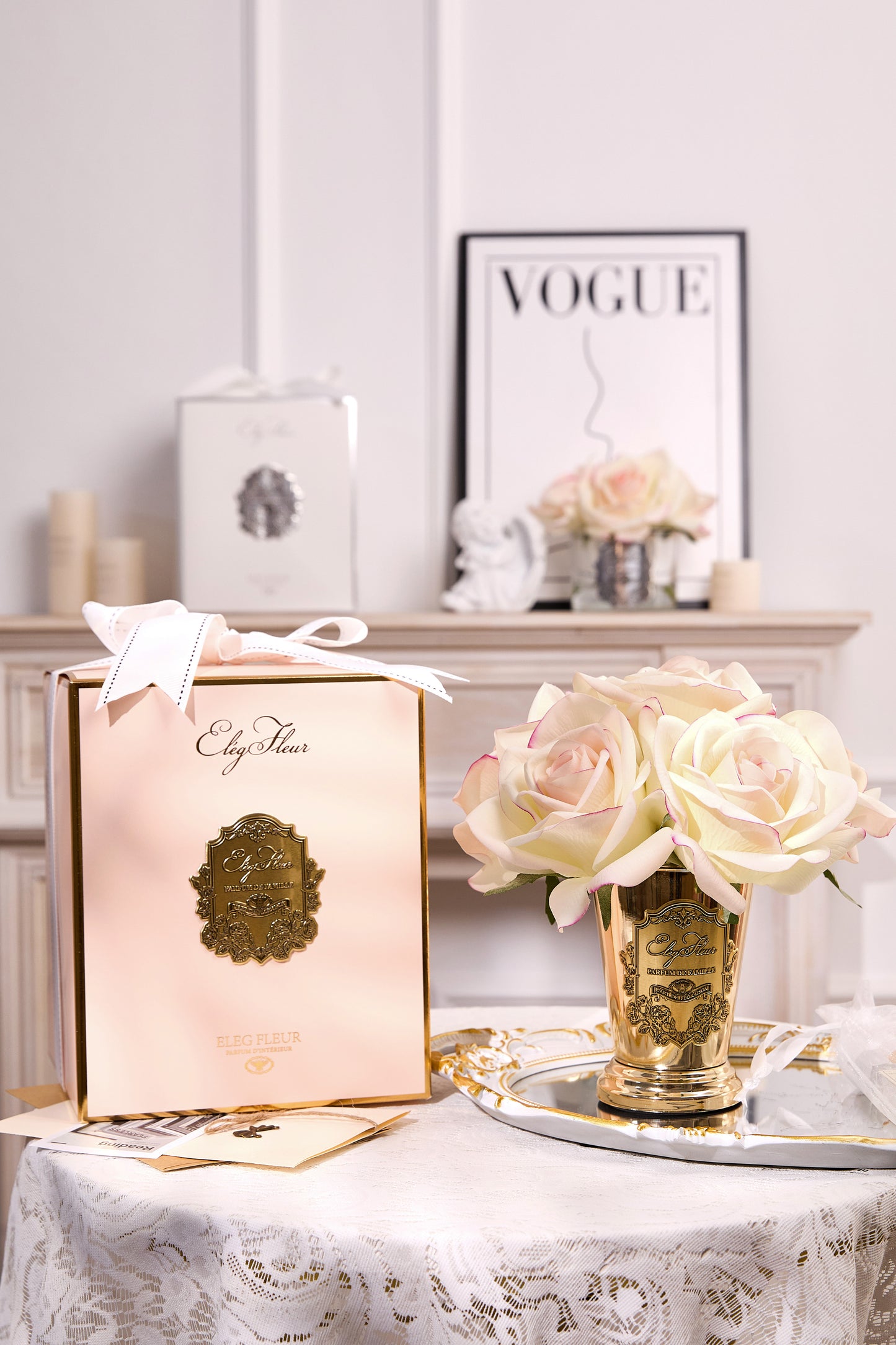 ElegFleur - Elegant Gold-plated Cone Vase British Rose Bouquet - Cream