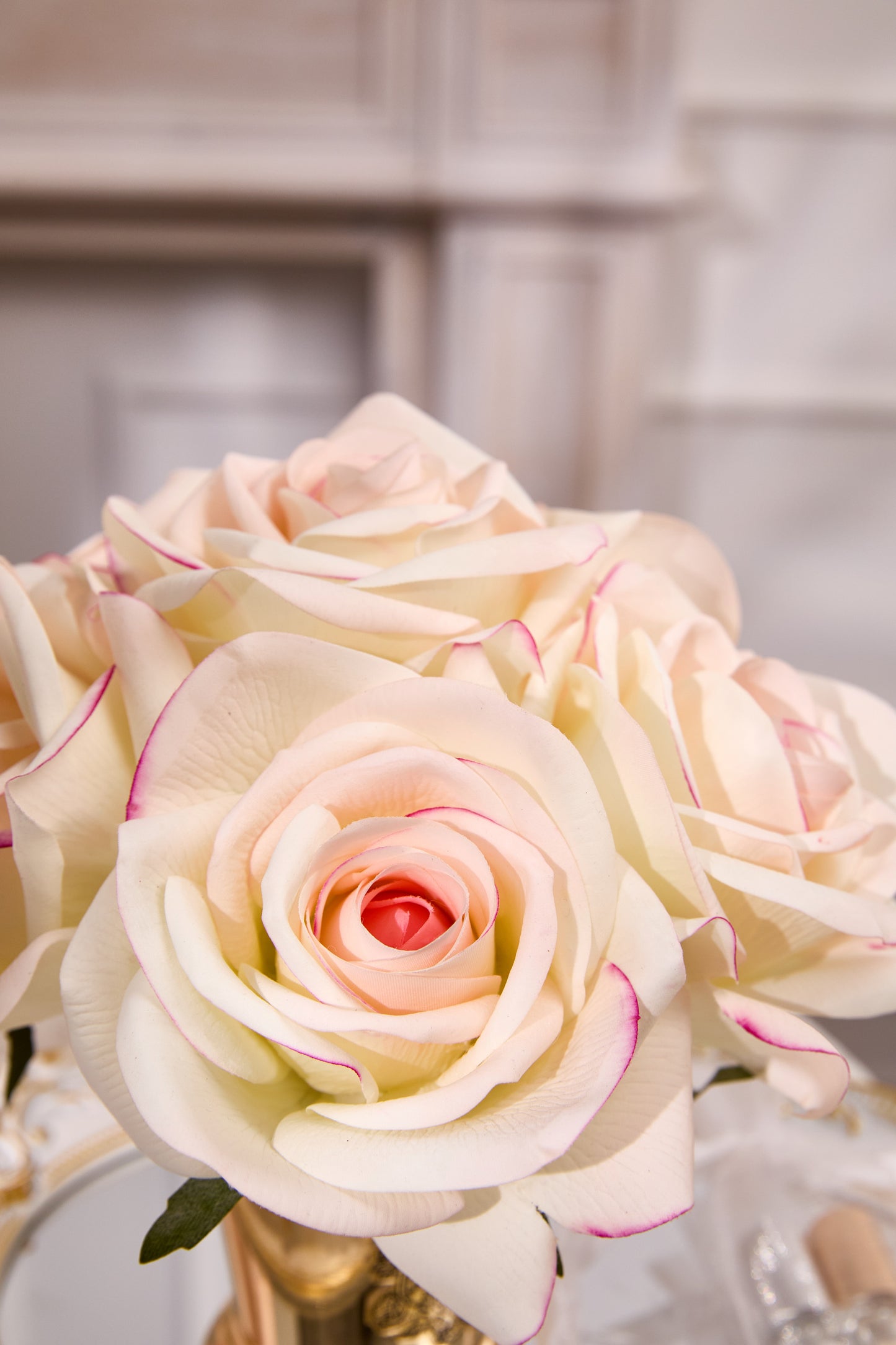 ElegFleur - Elegant Gold-plated Cone Vase British Rose Bouquet - Cream